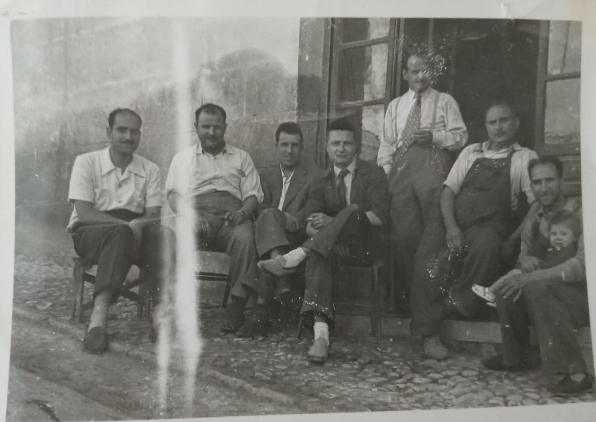 La empresa desde sus inicios ha trabajado en la innovación en el sector textil, fabricando maquinaría y accesorios.