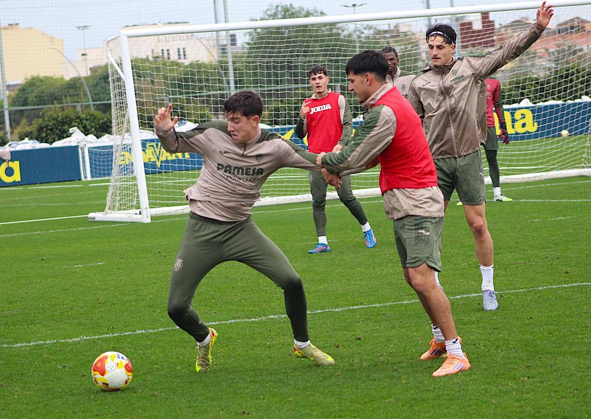 Pablo Pascual, jugador que se ha afianzado en el centro del campo del Villarreal B