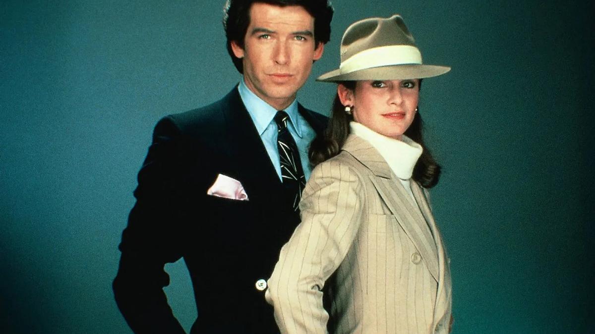 Pierce Brosnan y Stephanie Zimbalist protagonizaban Remington Steele en los años 80.