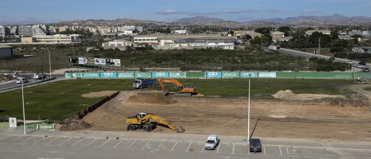 Las máquinas «toman» el estadio para construir el nuevo centro comercial de Elche