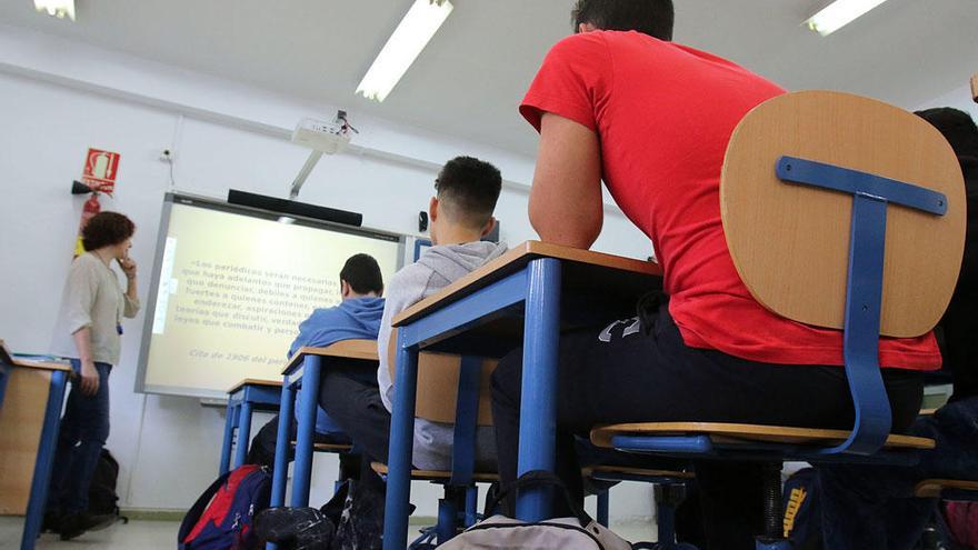 Alumnos de Secundaria del Instituto Mare Nostrum de la capital malagueña, durante la clase sobre medios de comunicación.