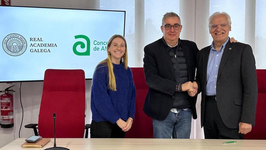 Carmen Porto, pola esquerda, co rexedor Blas García e Víctor F. Freixanes na sinatura