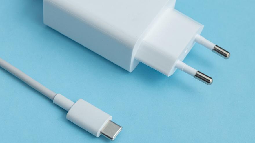 El nuevo cargador universal de móviles ahorrará 11.000 toneladas al año de basura electrónica