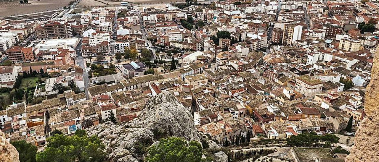 Vista del casco urbano de Castalla desde el castillo.