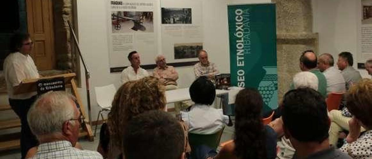 Presentación del libro en Ribadavia . // FdV