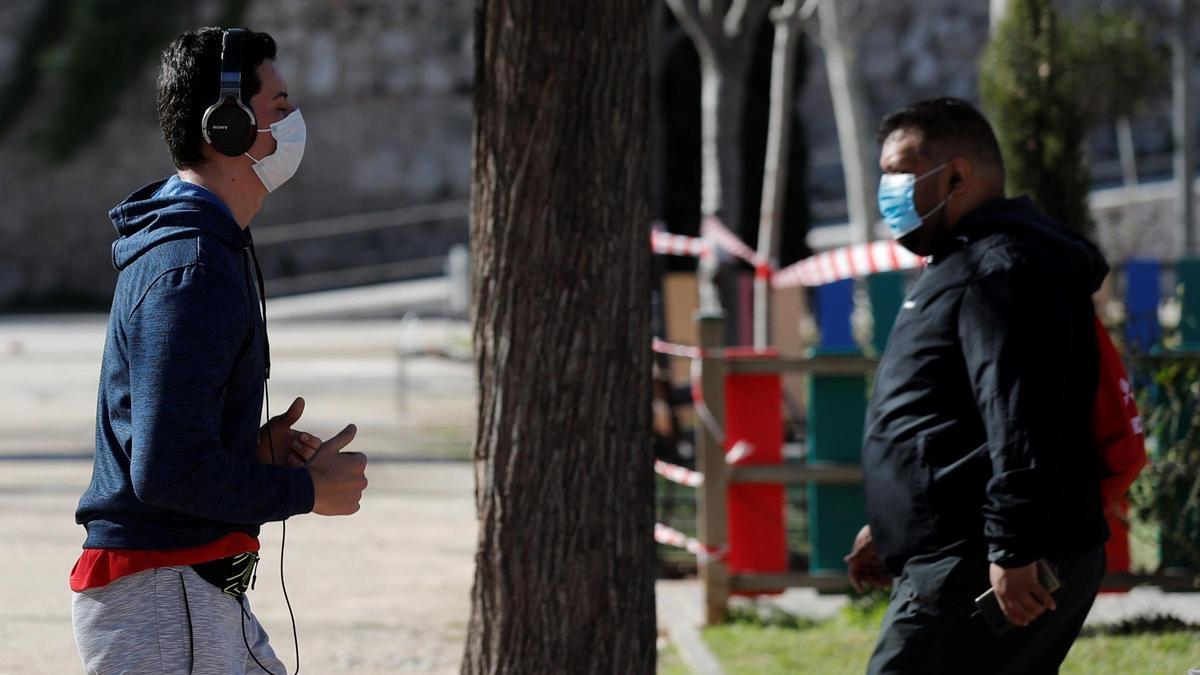 Horario en el que es obligatorio el uso de mascarilla para hacer deporte o pasear al aire libre en los núcleos de población en la C. Valenciana.