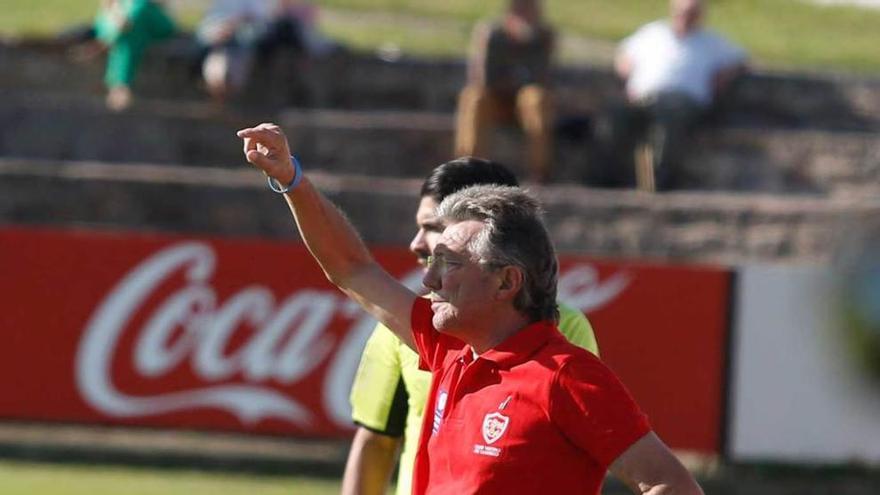 Pulgar, durante el partido del domingo ante el Lugones.