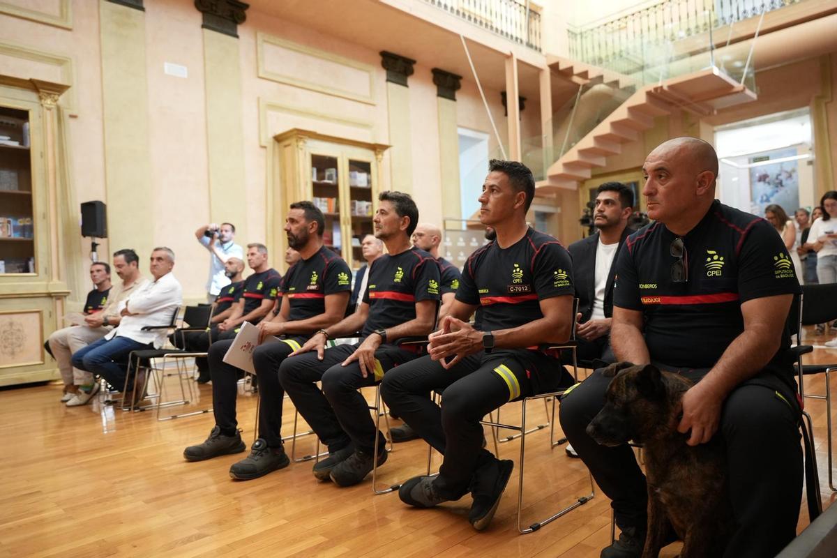Los bomberos han trabajado durante siete días en La Guaira, una de las zonas más debastadas por los terremotos.