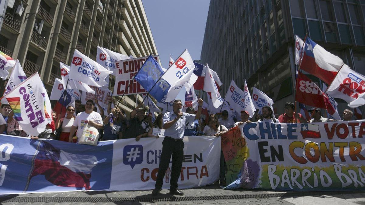 Manifestación de partidarios del no en el referéndum constitucional de Chile.