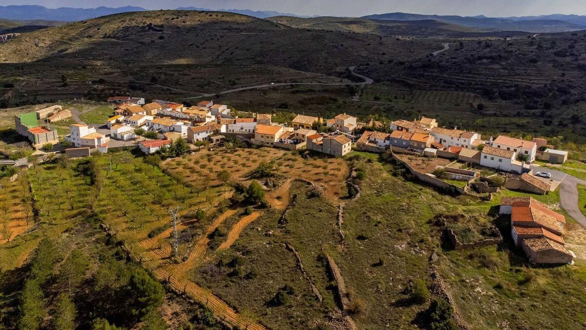 Panorámica del pueblo, cuyo Ayuntamiento ha impulsado un proyecto para construir siete apartamentos con el objetivo de ganar población y contribuir a mantener vivo el municipio.