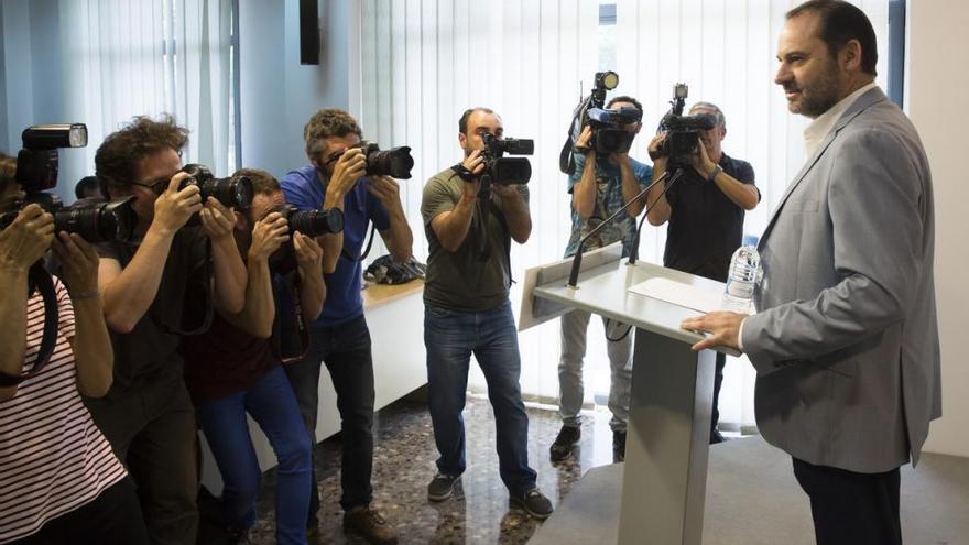 El PSOE exige a Rajoy obtener la lista de amnistiados