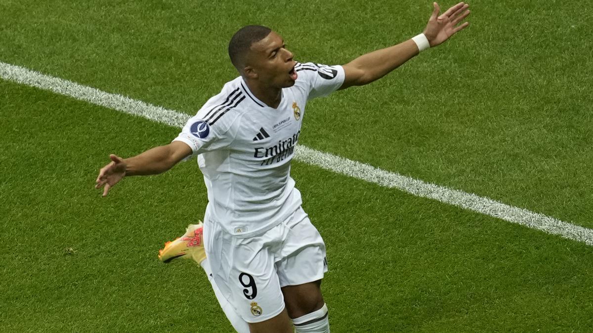 Kylian Mbappé celebra su primer gol como jugador del Real Madrid.