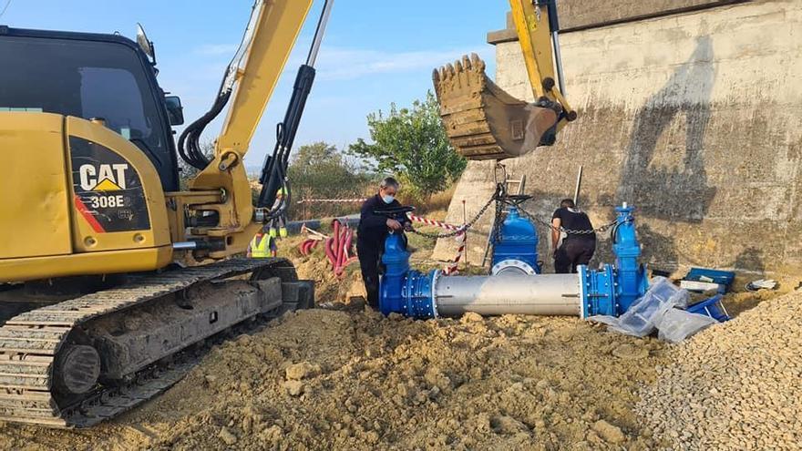 Moraleja realiza labores de conexión al nuevo depósito de agua potable