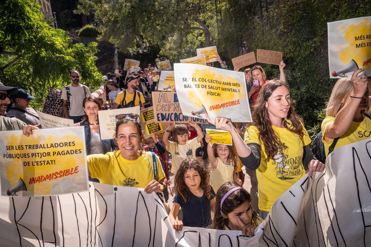 Familias de la escuela Escola Baldiri Reixac se concentrarán ante el dragón del Park Güell junto a alumnos y profesores en una acción conjunta para apoyar las movilizaciones de este mes.