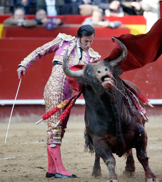 Corrida de toros de la Feria de Fallas con toros de Victoriano del Río-Toros de Cortés para Sebastián Castella, Miguel Ángel Perera y Román.