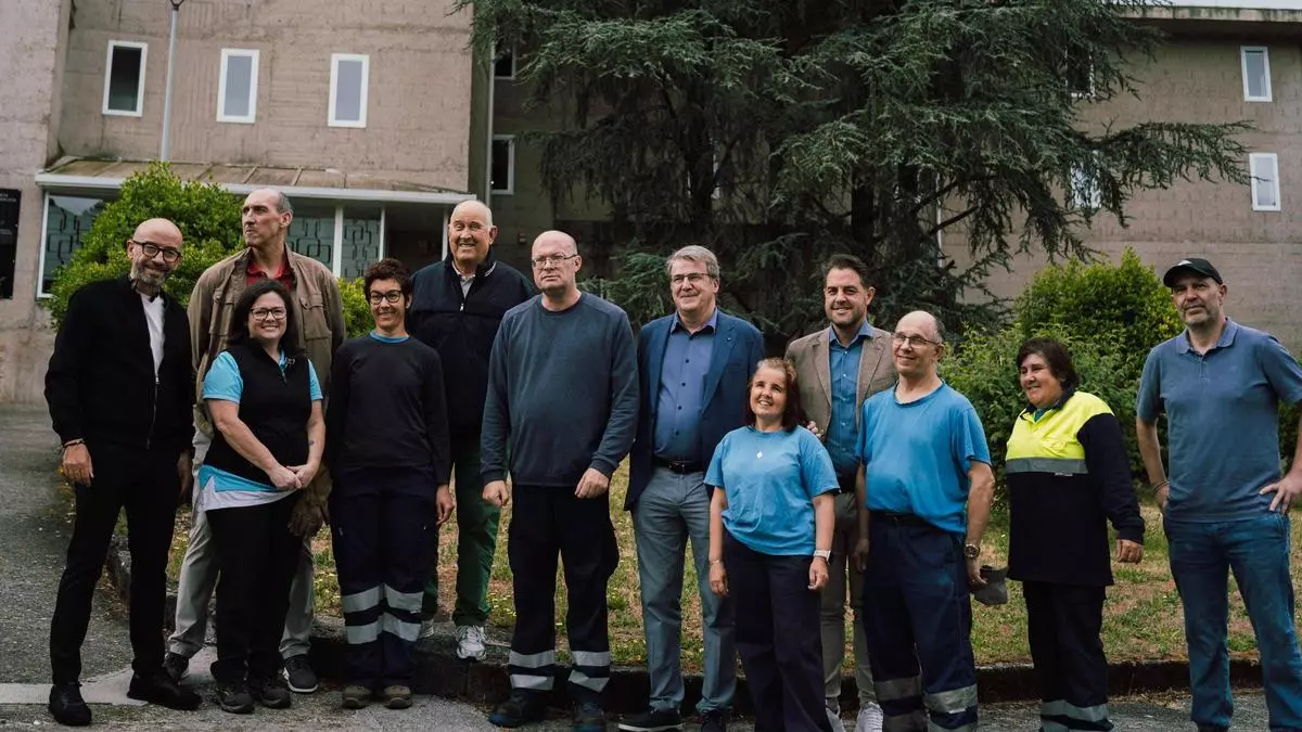 El equipo que mima los jardines de Ourense y Allariz y que libra una batalla: «Solo disponen de un día de trabajo a la semana»