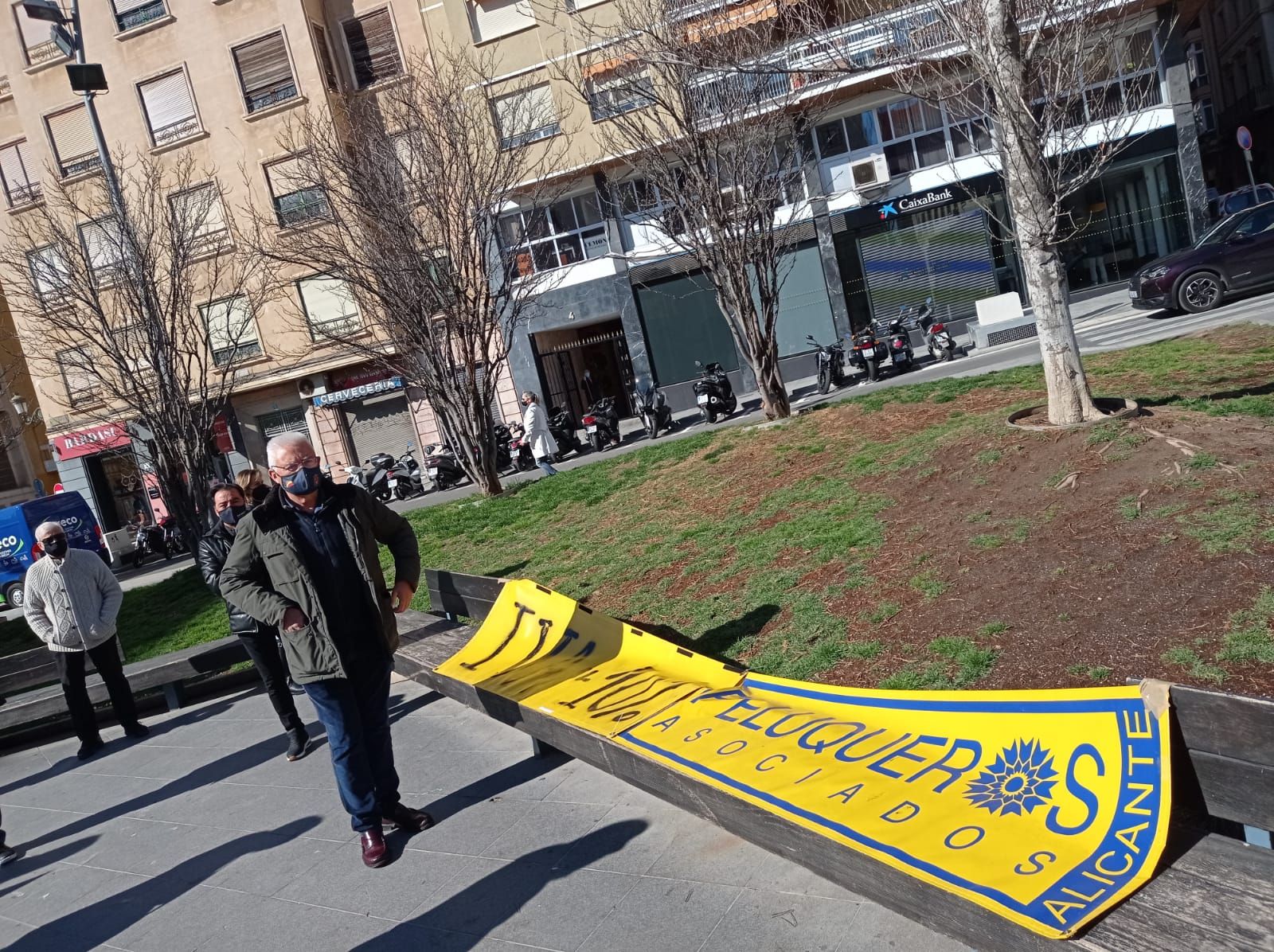 Protesta de los peluqueros en Alicante para reclamar la bajada del IVA