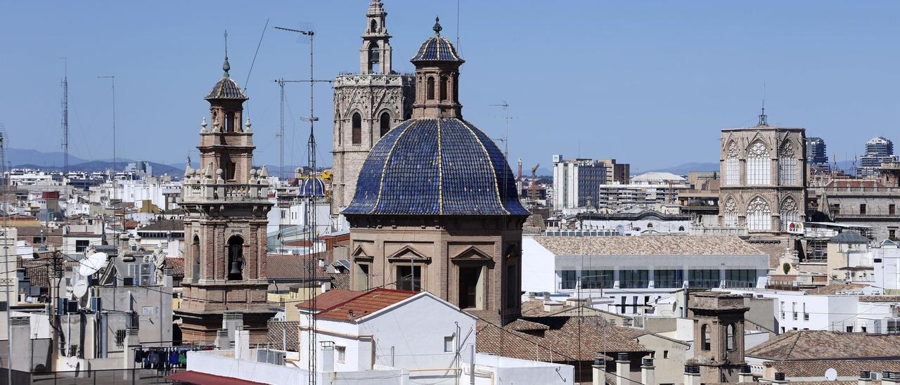 Vistas de los barrios de la Seu, la Xerea y el Mercat de Valencia desde la Fundación Bancaja.
