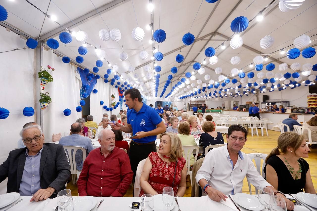 El Arenal se anima desde primera hora en el día del inicio de la Feria de Córdoba