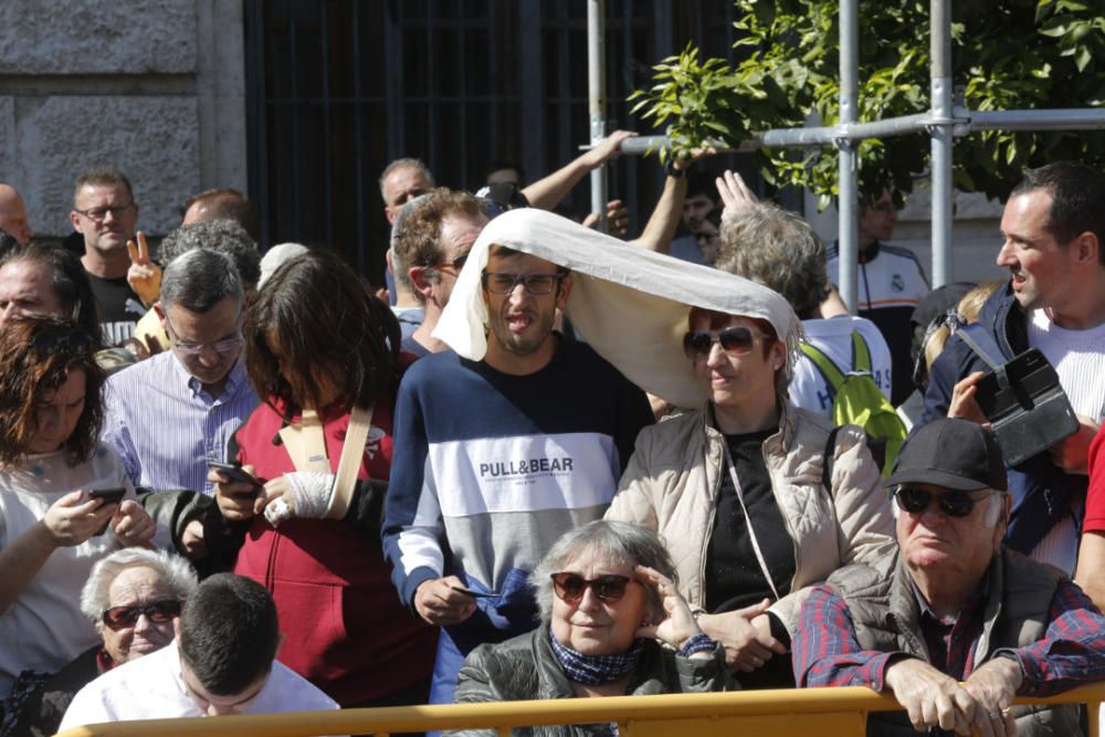 Búscate en el público de la mascletà del 1 de marzo