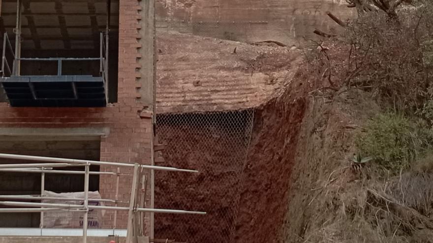 Vecinos alertan de dos desprendimientos en las obras de Pinares de San Antón
