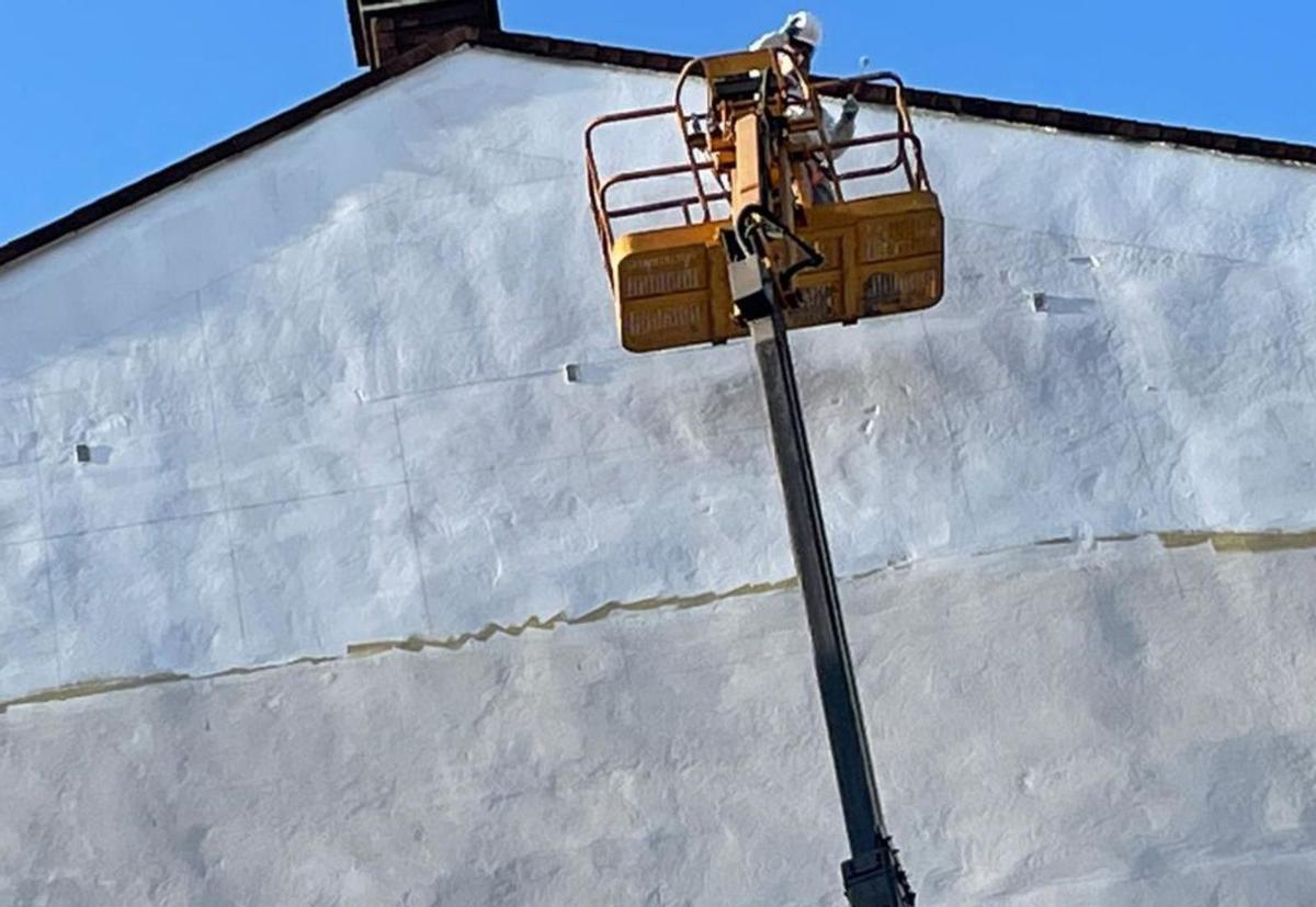 Langreo cubrirá de arte 3.000 metros cuadrados de paredes medianeras