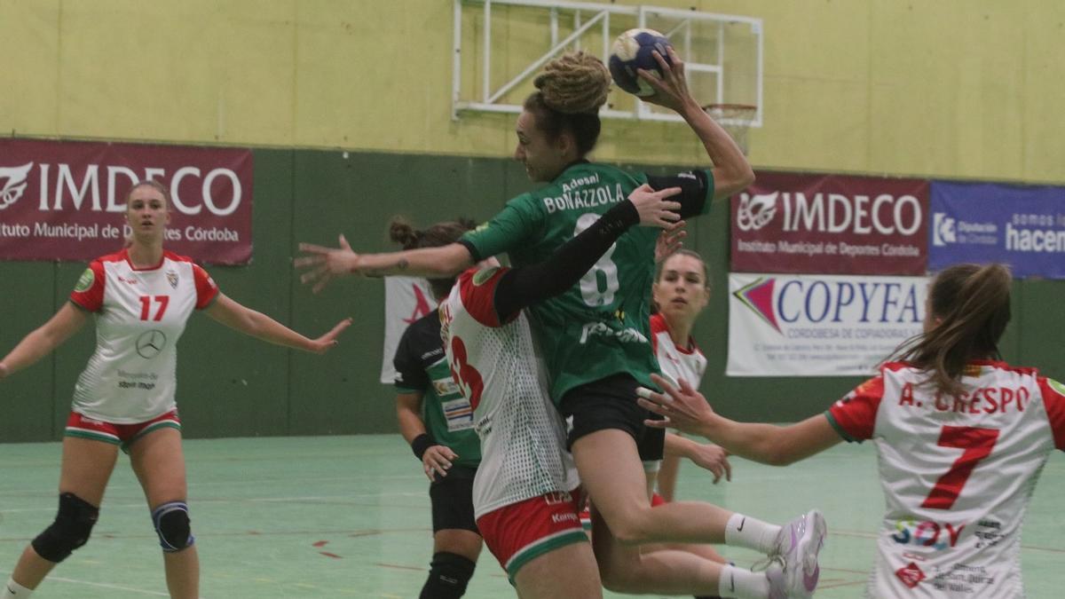 La argentina Camila Bonazzola ensaya el lanzamiento ante el Sant Quirze.