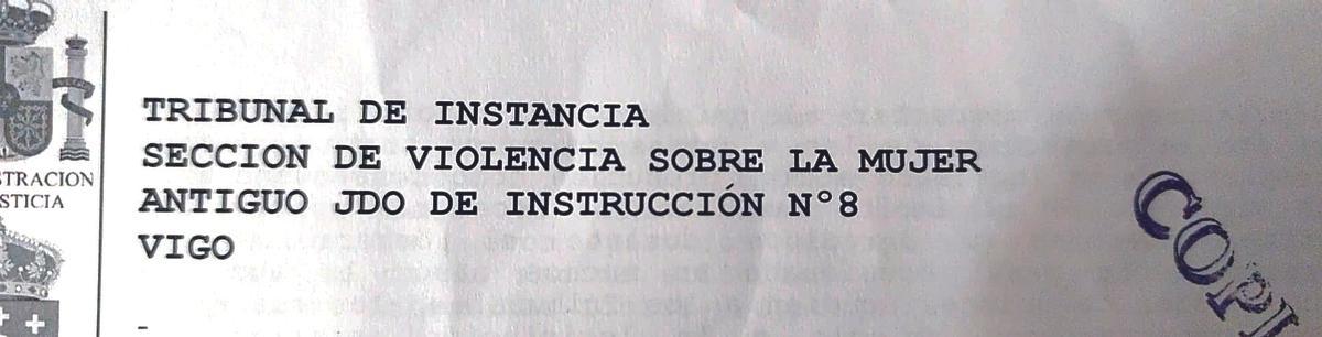 Encabezamiento de una resolución judicial de un asunto del antiguo Instrucción 8: pese a que el delito nada tiene que ver con la violencia de género, la sala aparece asignada a dicha sección.
