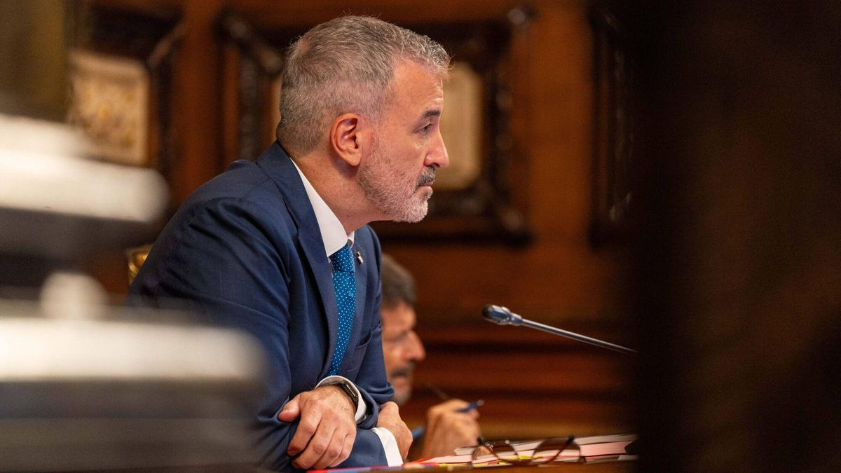 El alcalde de Barcelona, Jaume Collboni, durante un pleno municipal.