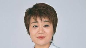 La escritora japonesa Miyuki Miyabe, autora de La mano que mueve los hilos.