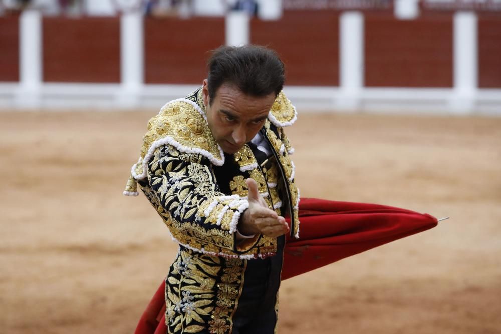 Perera pone el broche perfecto a la feria.