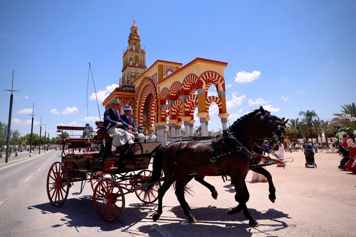 El paseo de los Carruajes de Tradición por la Feria de Córdoba, en imágenes El paseo de los Carruajes de Tradición por la Feria de Córdoba, en imágenes