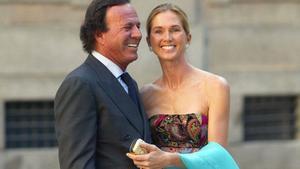 Julio Iglesias rebutja en un comunicat les acusacions