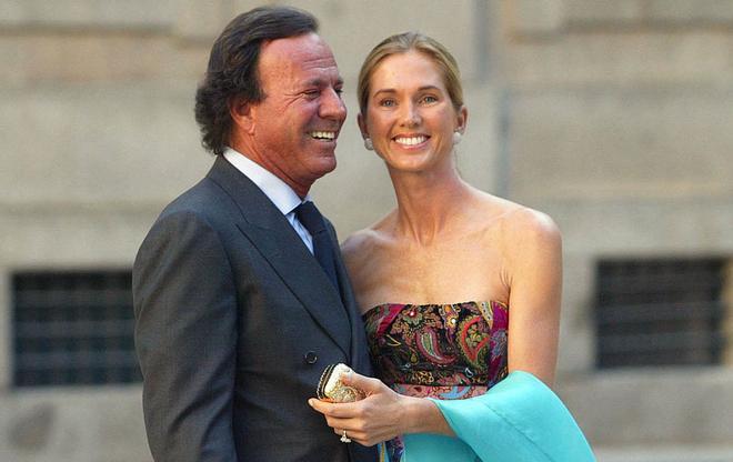 Julio Iglesias rebutja en un comunicat les acusacions