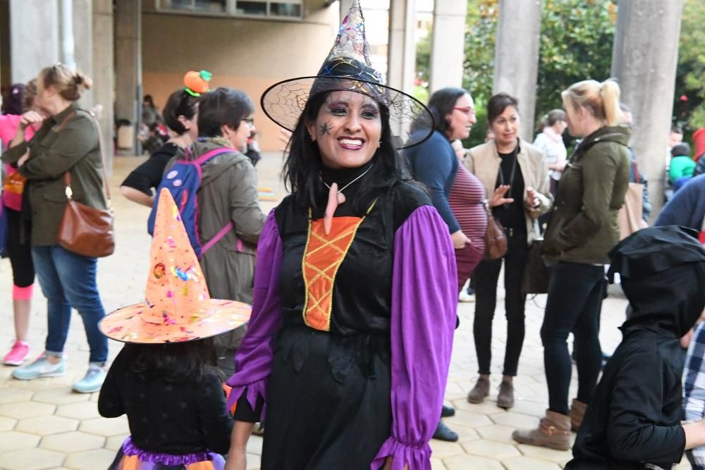 Desfile con los alumnos del Fernández Latorre y de Carricanta.