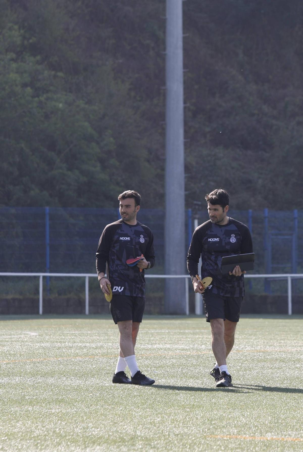 EN IMÁGENES: Así ha sido el primer entrenamiento de Lolo Escobar al frente del Avilés EN IMÁGENES: Así ha sido el primer entrenamiento de Lolo Escobar al frente del Avilés