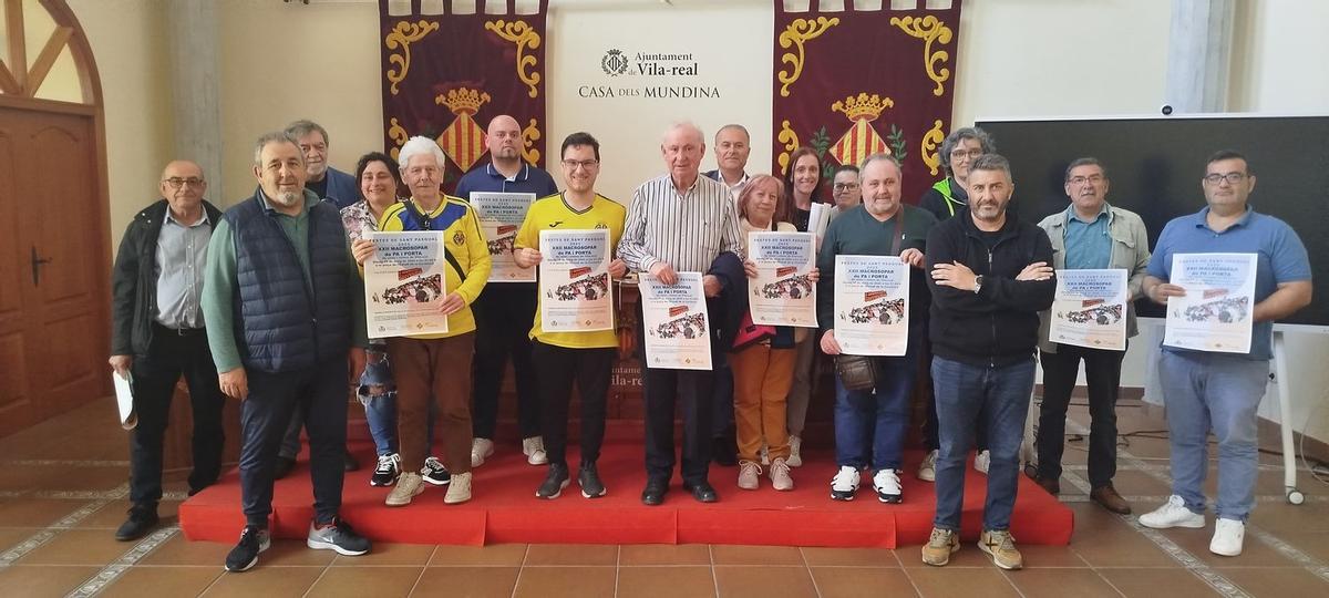 La Casa dels Mundina ha acogido el sorteo de mesas y reparto de los casi 2.500 tíquets para la macrocena de vecinos y vecinas de Sant Pasqual.