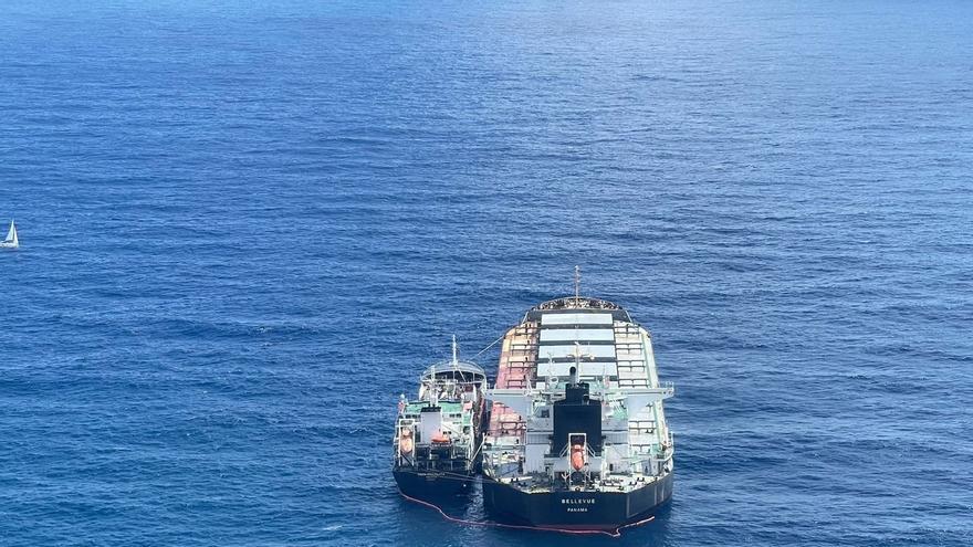 Capitanía Marítima y el Puerto desactivan el plan de emergencia tras limpiar 500 litros de fuel en La Luz