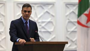 El presidente del Gobierno, Pedro Sánchez, defiende desde Argel que hay que poner todas las medidas encima de la mesa para contener el avance del covid-19 en la Comunidad de Madrid.