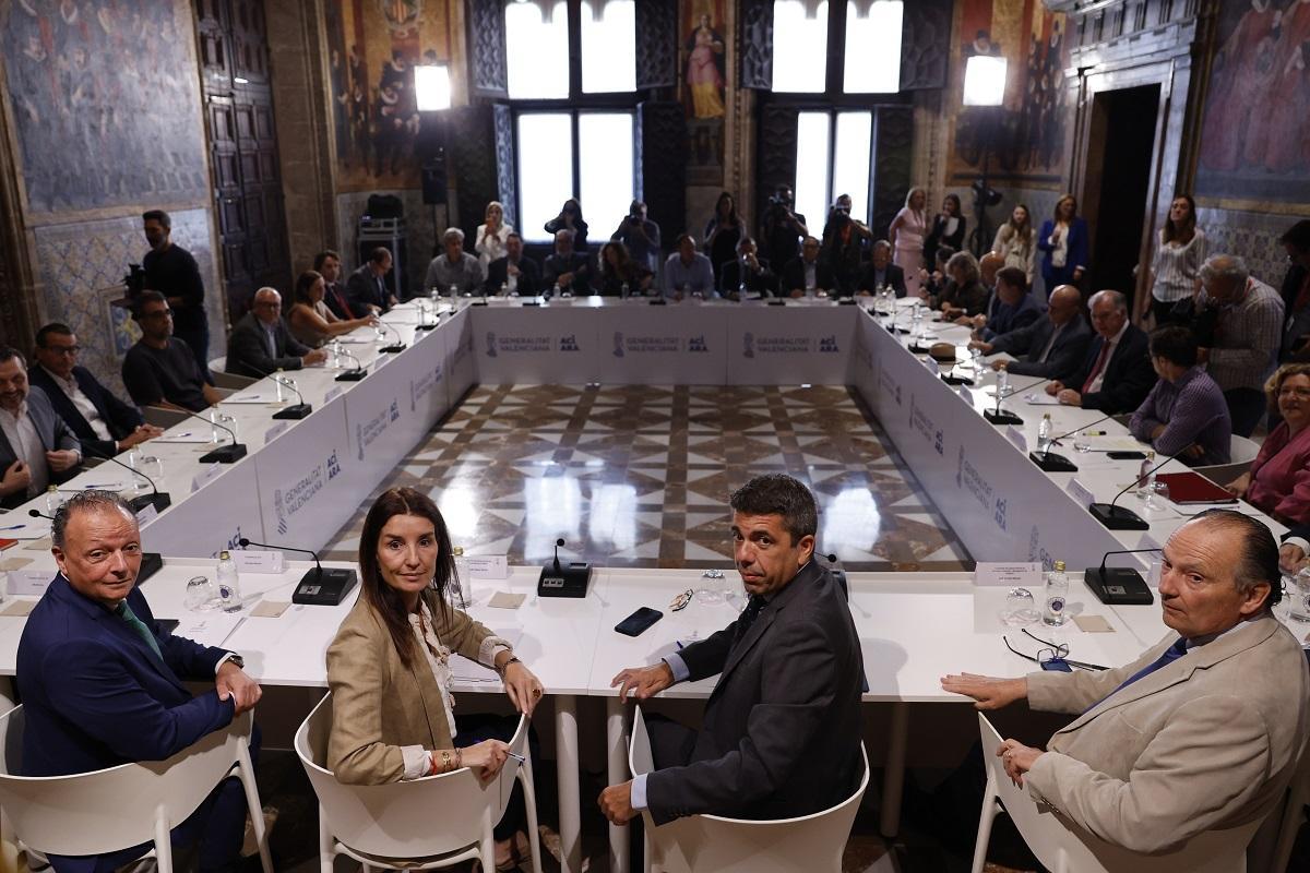 Mazón se reúne con empresas proveedoras de la Generalitat