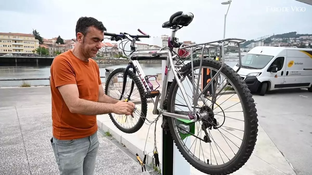 Pontevedra instala dos estaciones para reparar e inflar bicicletas en puntos estratégicos de la ciudad
