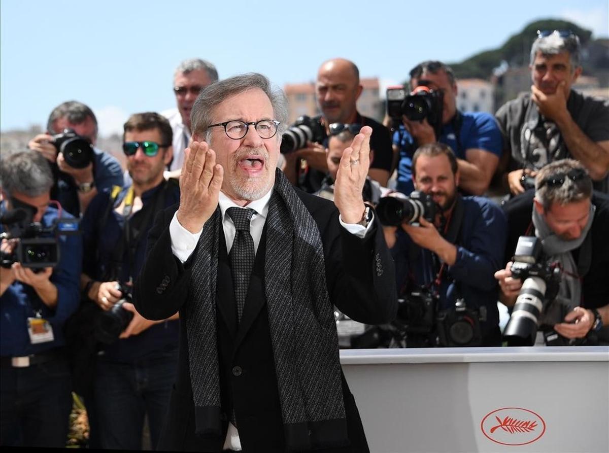 fcasals33878698 us director steven spielberg reacts on may 14  201160514192311