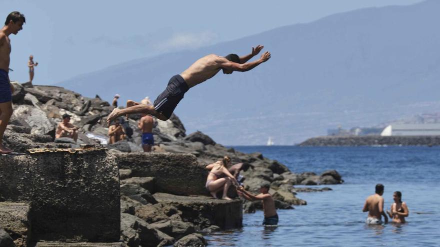 La seguridad en las playas de Canarias requiere de 1.500 socorristas más