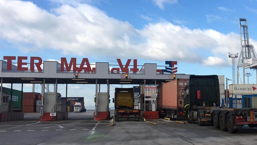 Una de las entradas principales de los camiones a la terminal de contenedores de Vigo. // FdV