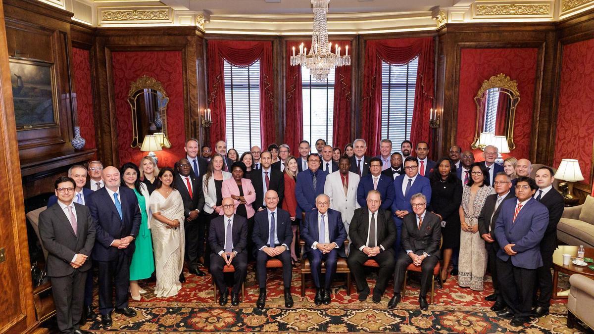 34ª Asamblea General y su 4º Consejo Social y Filantrópico mantenida en Washington por el Instituto Mundial de Cajas de Ahorros y Bancos Minoristas (WSBI), presidido por Isidro Fainé.