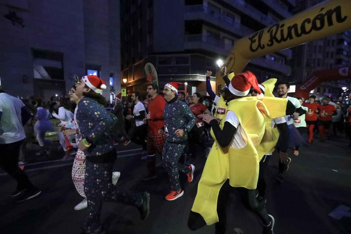 EN IMÁGENES | Zaragoza celebra su decimoctava edición de la San Silvestre