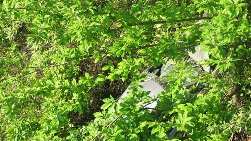 Un coche cae por el puente de Pedro Chate en Jaraíz de la Vera