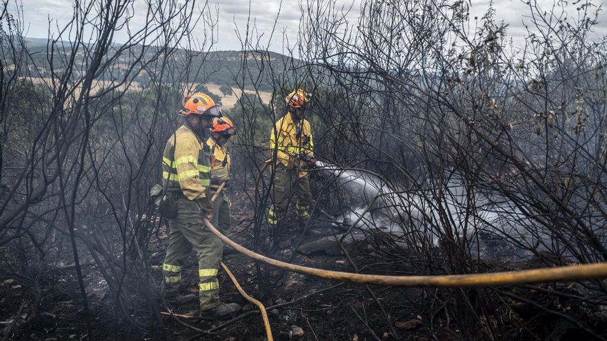 Vídeo | Los bomberos intervienen en un incendio en Cáceres