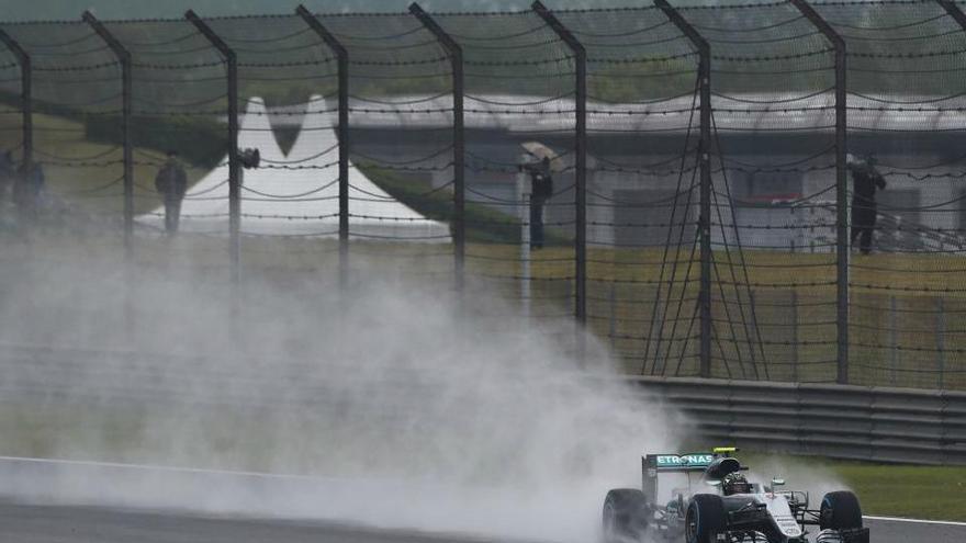 Pole para Rosberg con Sainz octavo y Alonso duodécimo