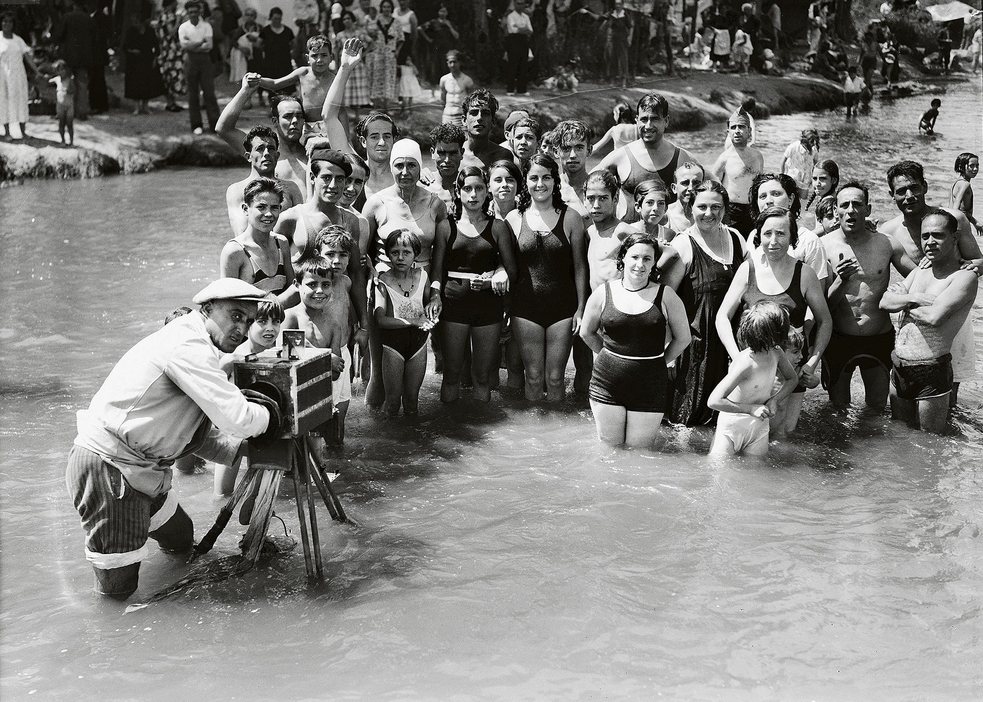 Escena del Manzanares. Madrid, agosto de 1935 - ©Alfonso. Vegap, Madrid, 2021.jpg